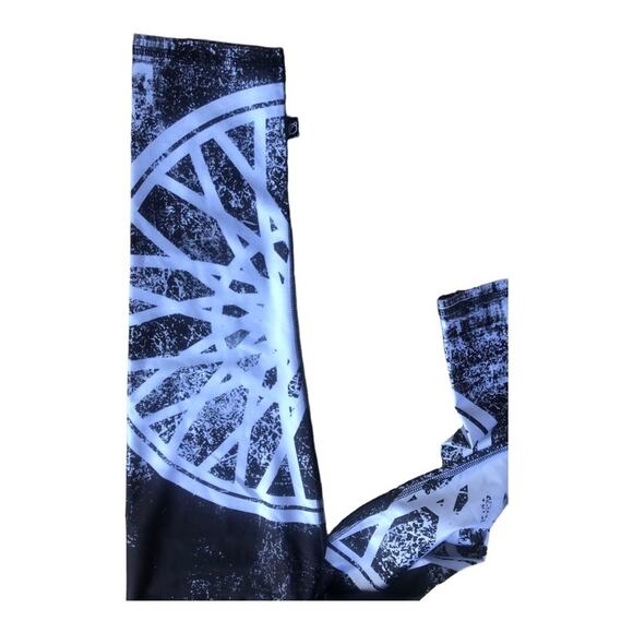 TEREZ SOUL CYCLE Printed Performance Capri Legging Black White Wheel SM - Picture 11 of 14